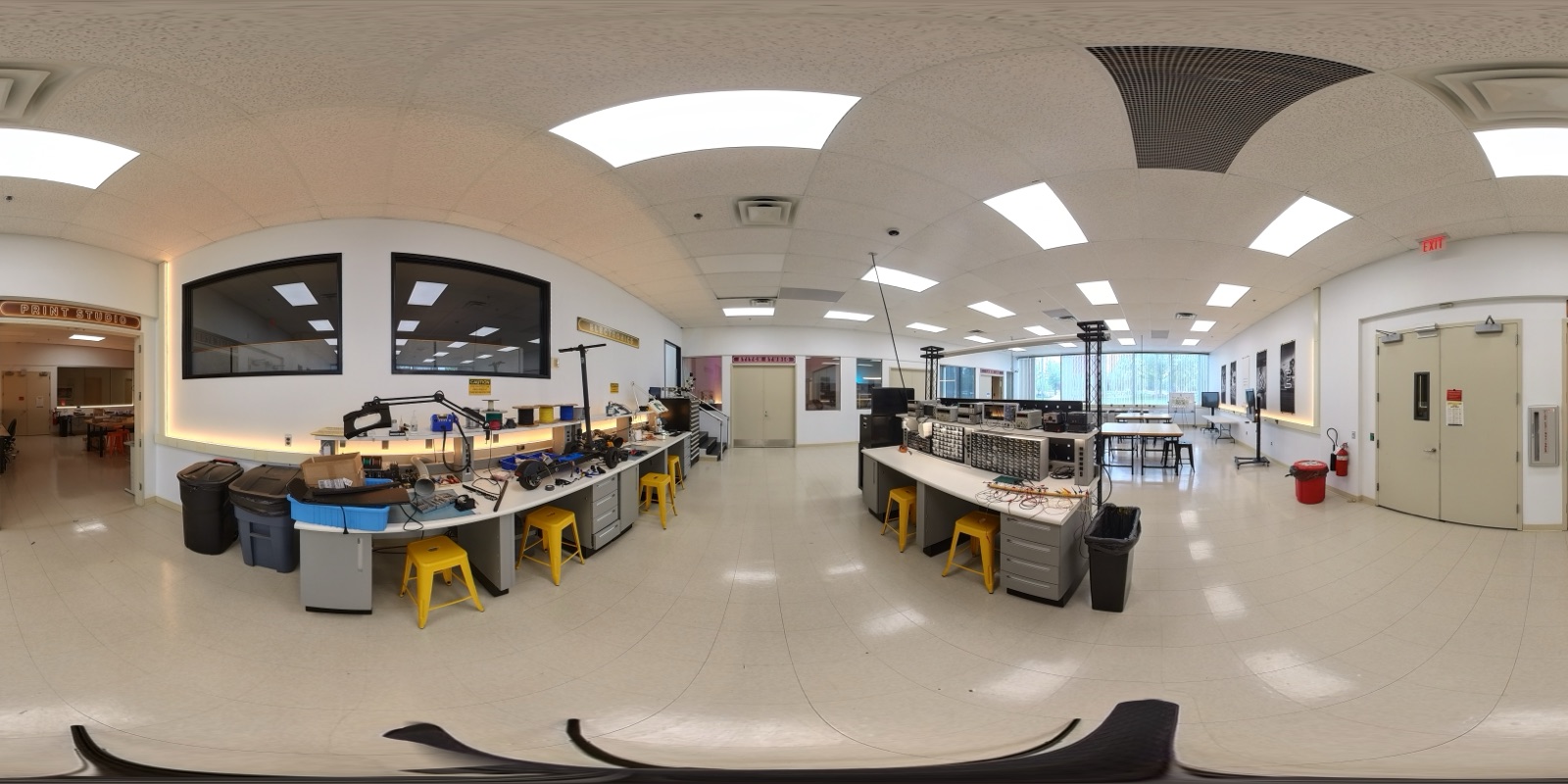 Panoramic 360 view of an open workshop floor